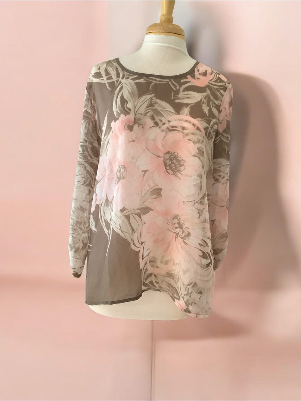 Chico’s stunning, brown and pink floral top